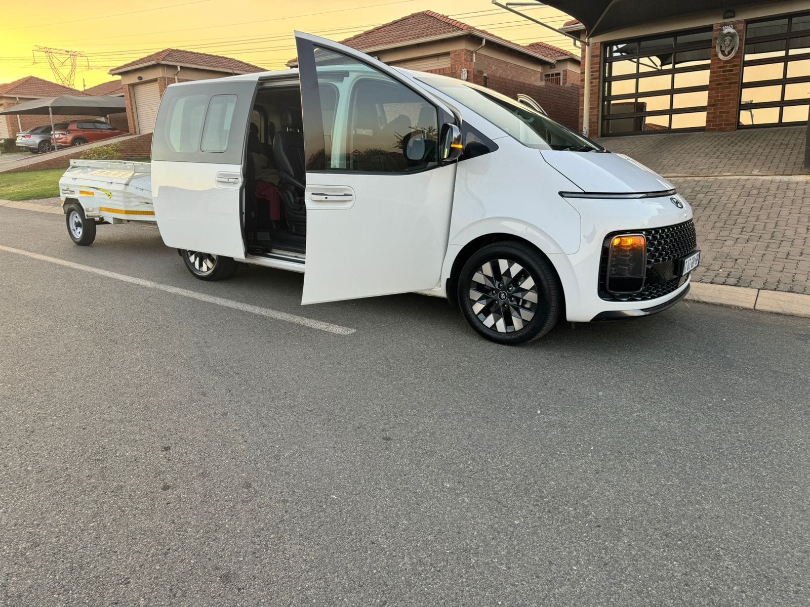 Hyundai Staria (with Luggage Trailer)